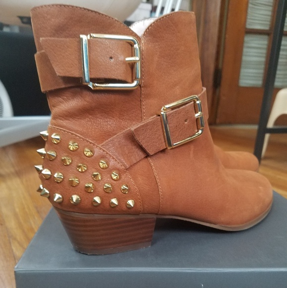 Vince Camuto Macey Stud Ankle Bootie - Picture 4 of 6